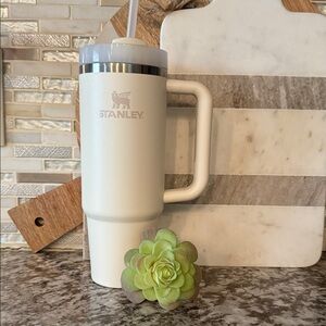 Stanley Tumbler in Cream-30 oz.
